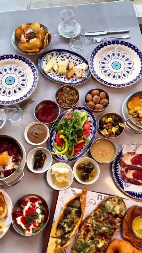 Paylaşılan Kahvaltı video kapağı